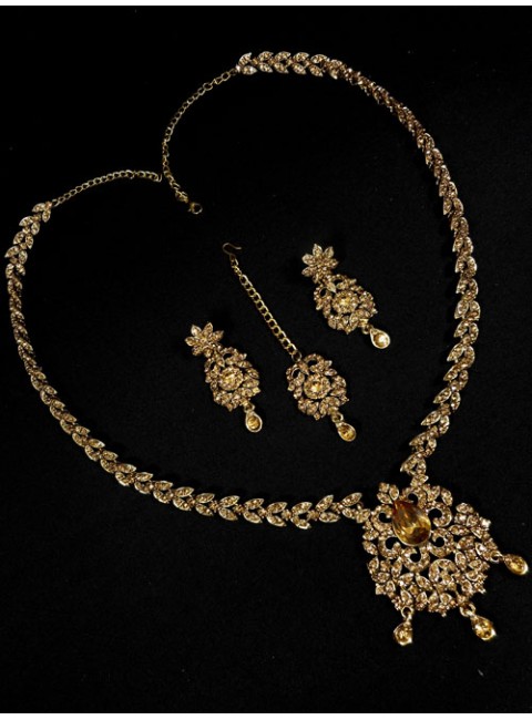 Stonestudded Jewelry Set